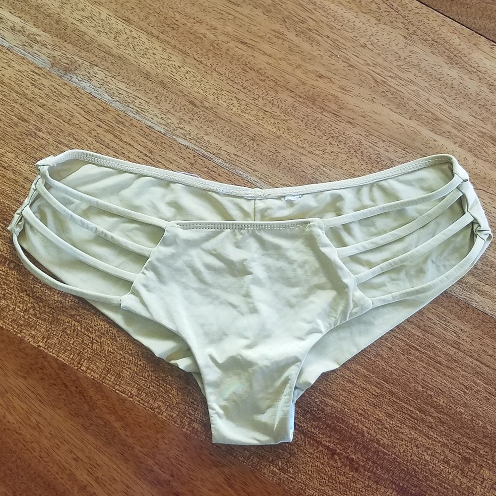 *NWOT*Gold strappy bikini bottom